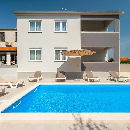 Family Friendly With A Swimming Pool - 20909 * Medulin