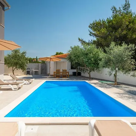 Family Friendly With A Swimming Pool - 20909 Apartment