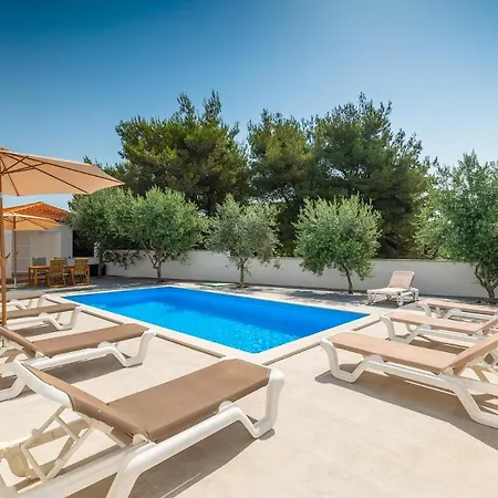 Family Friendly With A Swimming Pool - 20909 Apartment Medulin