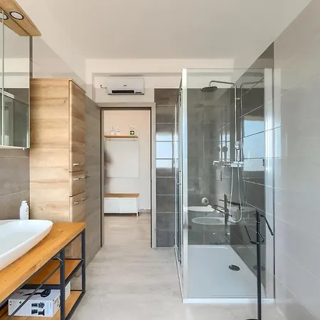 Family Friendly With A Swimming Pool - 20909 Apartman *