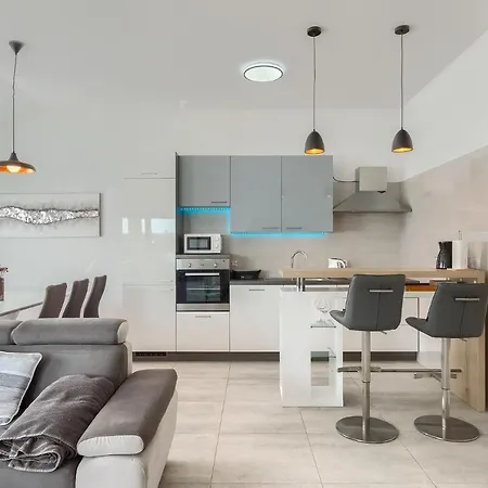 Family Friendly With A Swimming Pool - 20909 Apartment *