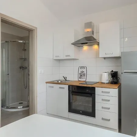 Family Friendly With A Swimming Pool - 20909 Apartment