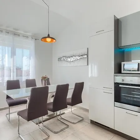 Family Friendly With A Swimming Pool - 20909 Apartment *