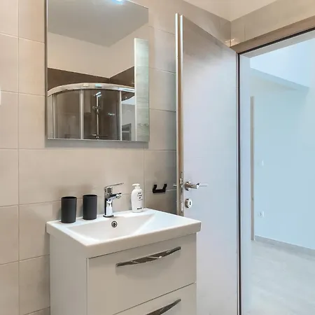 Family Friendly With A Swimming Pool - 20909 Apartment *