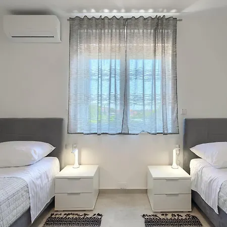 Family Friendly With A Swimming Pool - 20909 Apartment *