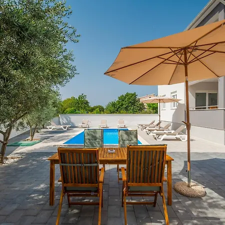 Family-friendly With Swimming Pool - 20909 * 메덜린