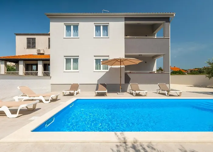 Family-friendly With Swimming Pool - 20909 * 메덜린