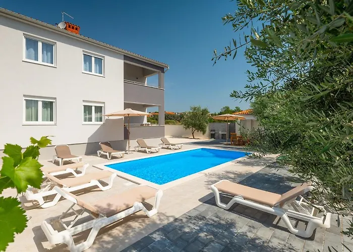 Family-friendly With Swimming Pool - 20909 메덜린