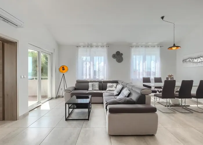 Family-friendly With Swimming Pool - 20909 메덜린