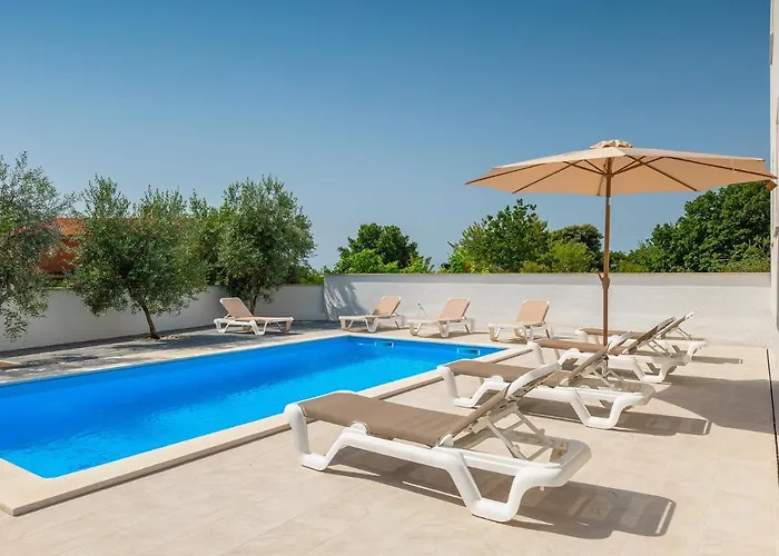 Family-friendly With Swimming Pool - 20909 * 메덜린