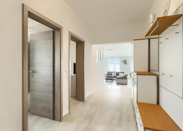 아파트 Family-friendly With Swimming Pool - 20909