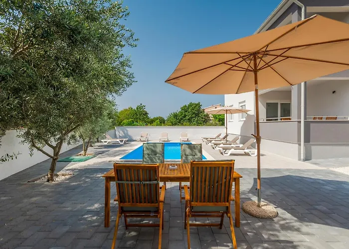 Family-friendly With Swimming Pool - 20909 * 메덜린